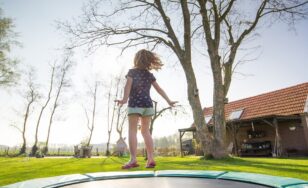 Skákání na trampolíně jako regulérní sport. Jaké má výhody a nevýhody?